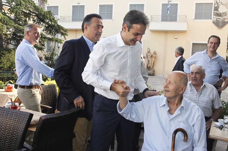 Μητσοτάκης: Εγώ στο λαϊκό Μενίδι, ο Τσίπρας στο Μουσείο Ακρόπολης | iefimerida.gr 0