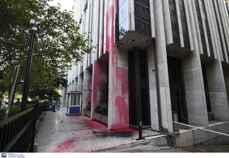 Βανδαλισμοί στο ΥΠΕΞ από τον Ρουβίκωνα -Φωτογραφίες: Intimenews/ΒΑΡΑΚΛΑΣ ΜΙΧΑΛΗΣ
