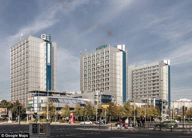 Η Γερμανία θα δώσει 603 εκατ. ευρώ για να φιλοξενήσει 10.000 πρόσφυγες στα Holiday Inn! | iefimerida.gr 0