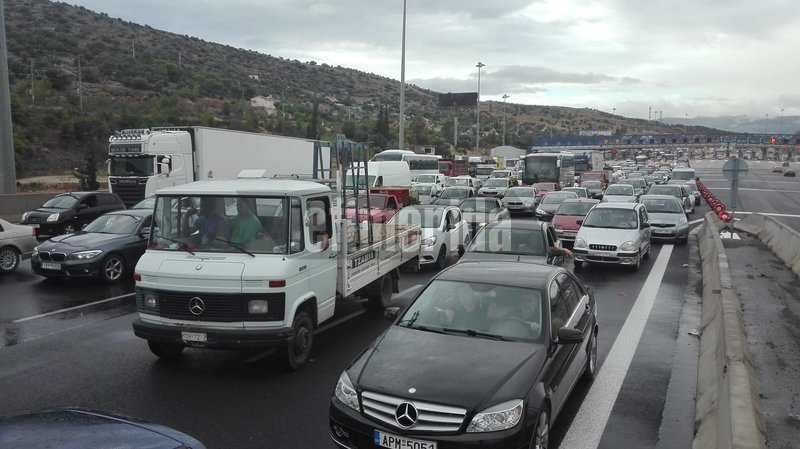 «Θάφτηκε» ξανά στη λάσπη η Δυτική Αττική -Πάνω από 90 κτίρια πλημμύρισαν | iefimerida.gr 4