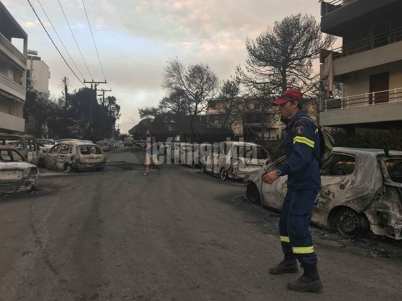 Σπαρακτικές εικόνες: «Κρανίου τόπος» η επόμενη ημέρα στο Μάτι | iefimerida.gr 6