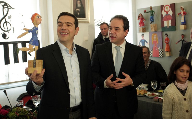 Τσίπρας σε μαθητή: «Ρε μεγάλε, τη γραβάτα σου θέλω» | iefimerida.gr 4