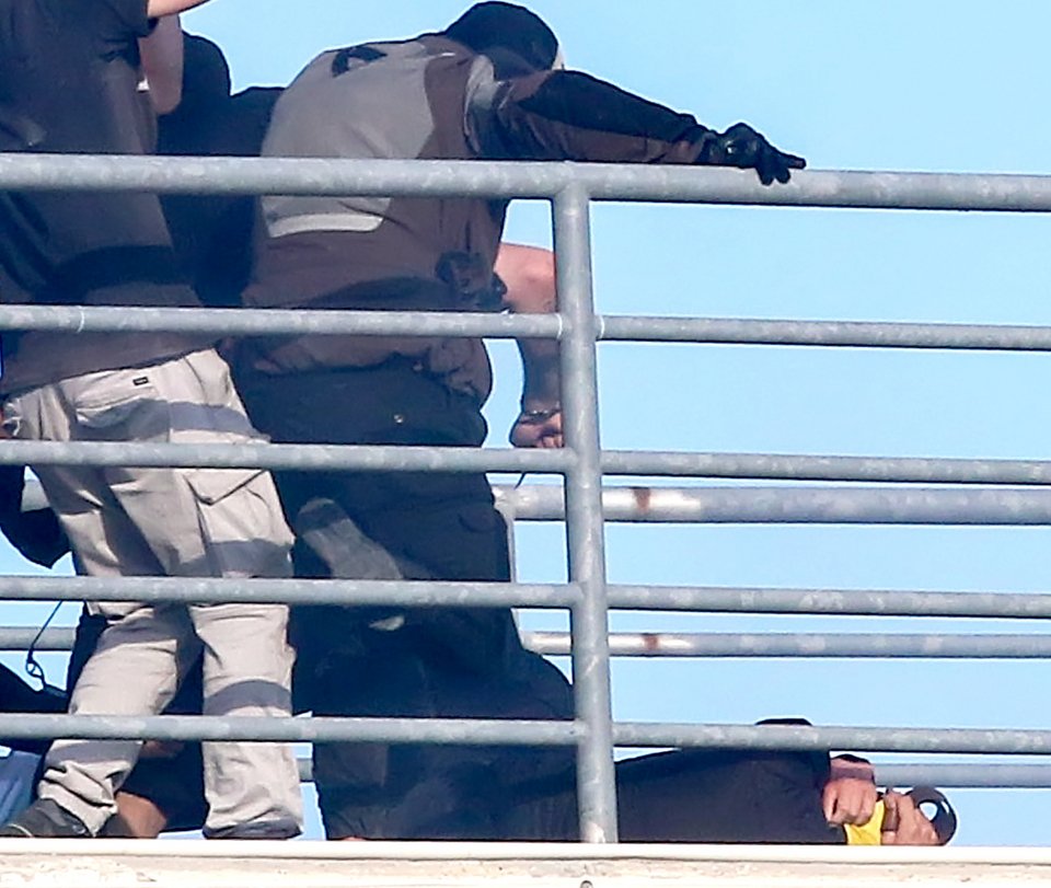 Καρέ καρέ το μαχαίρωμα του φιλάθλου της ΑΕΚ - Συγκλονιστικές εικόνες | iefimerida.gr 9