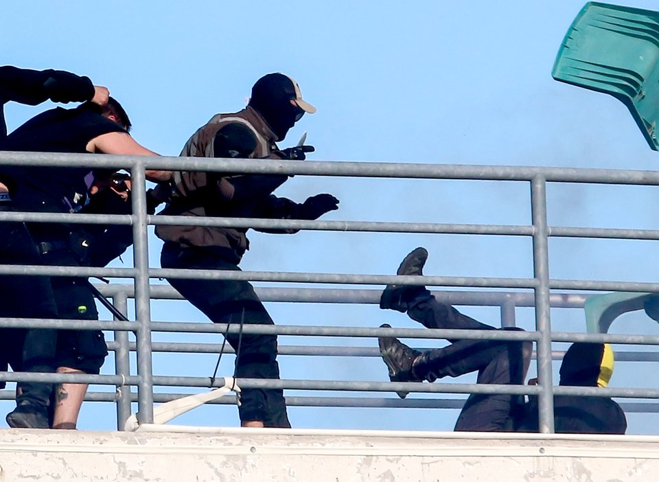 Καρέ καρέ το μαχαίρωμα του φιλάθλου της ΑΕΚ - Συγκλονιστικές εικόνες | iefimerida.gr 6