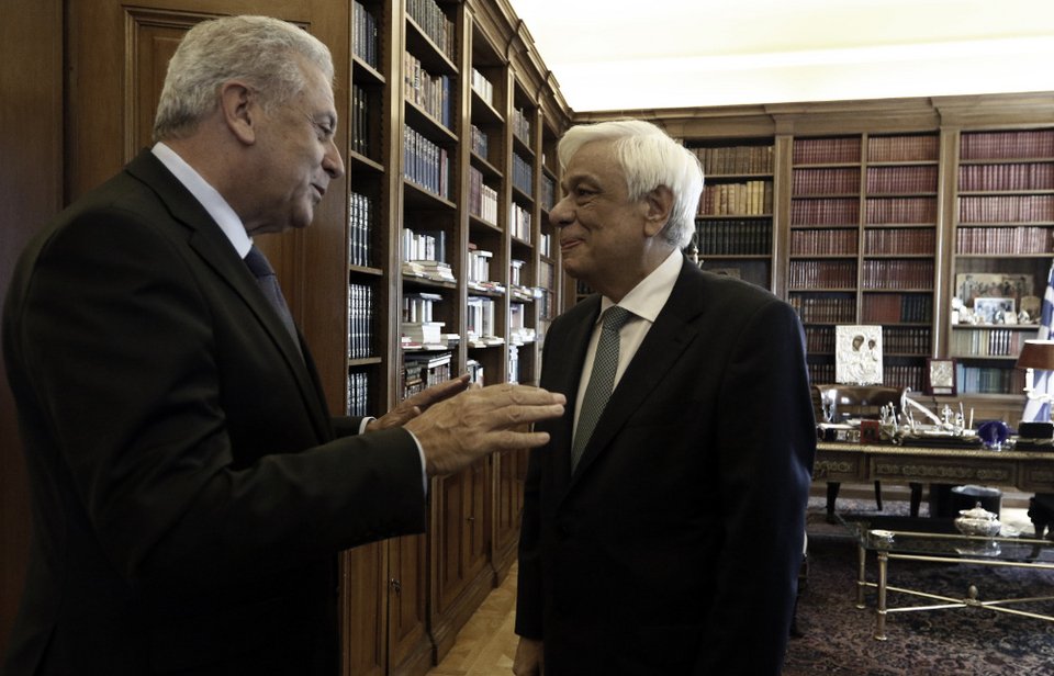 Συνάντηση Παυλόπουλου-Αβραμόπουλου με θέμα ΕΕ και Σένγκεν | iefimerida.gr 0