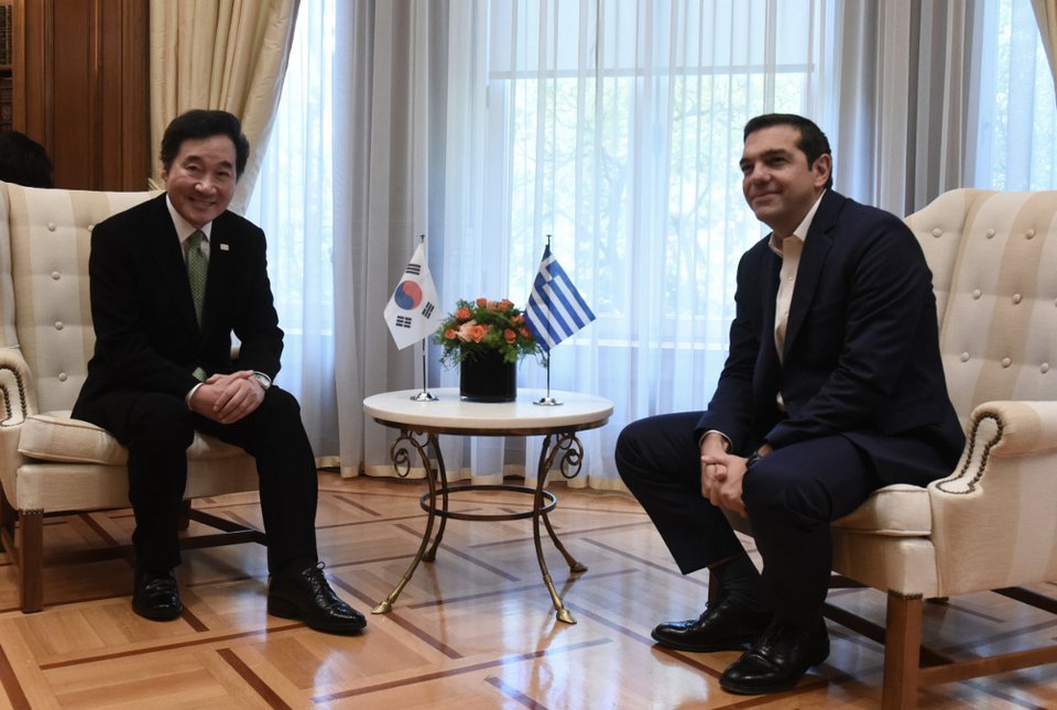 Τετ α τετ Τσίπρα με τον Νοτιοκορεάτη ομόλογό του | iefimerida.gr 0