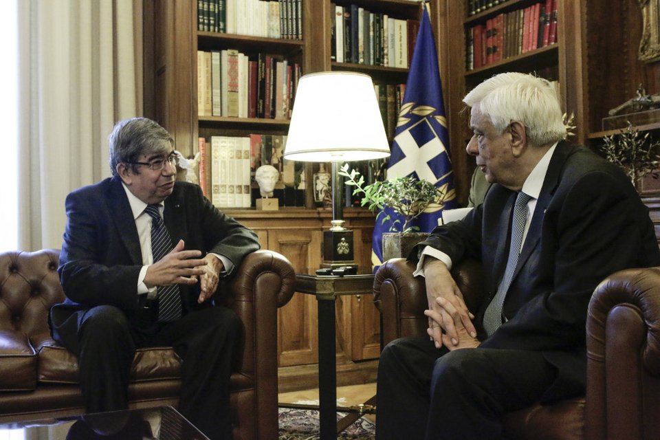 Τον πρόεδρο του πορτογαλικού κοινοβουλίου υποδέχτηκε ο Προκόπης Παυλόπουλος | iefimerida.gr 0
