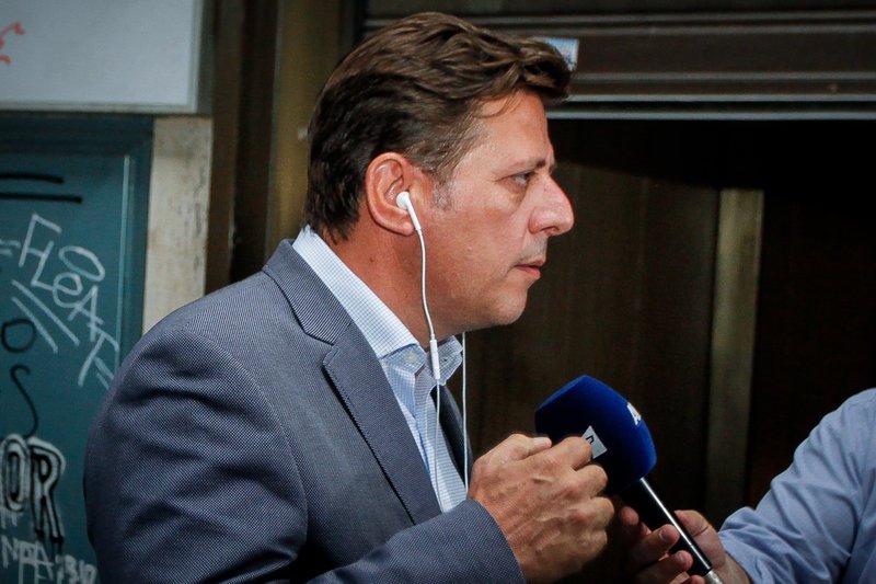 Επίθεση κουκουλοφόρων στο γραφείο του Μιλτ. Βαρβιτσιώτη για τον Κουφοντίνα | iefimerida.gr 3