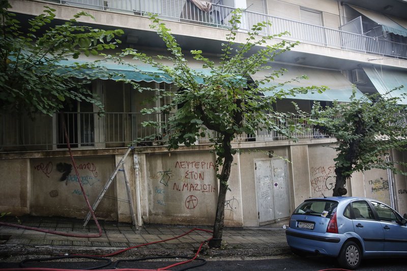 Φωτιά σε διαμέρισμα στου Ζωγράφου -Απεγκλώβισαν ηλικιωμένη | iefimerida.gr 0