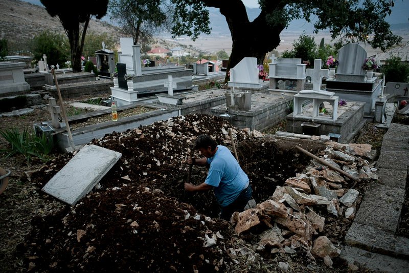 Ο τάφος του Κωνσταντίνου Κατσίφα -Φωτογραφία: EUROKINISSI/ΛΕΩΝΙΔΑΣ ΜΠΑΚΟΛΑΣ