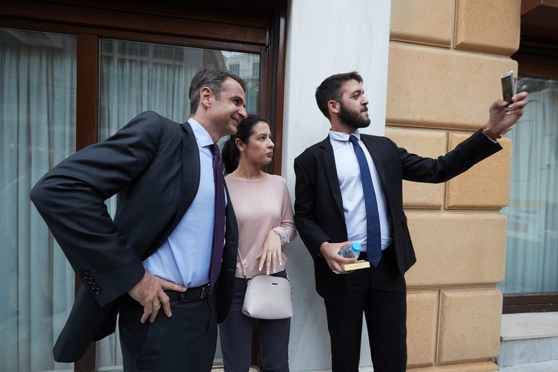 Μητσοτάκης: Οι υπουργοί μου δεν θα προσλαμβάνουν ανεπάγγελτους, για να βολέψουν κουμπάρους ή συγγενείς | iefimerida.gr 5
