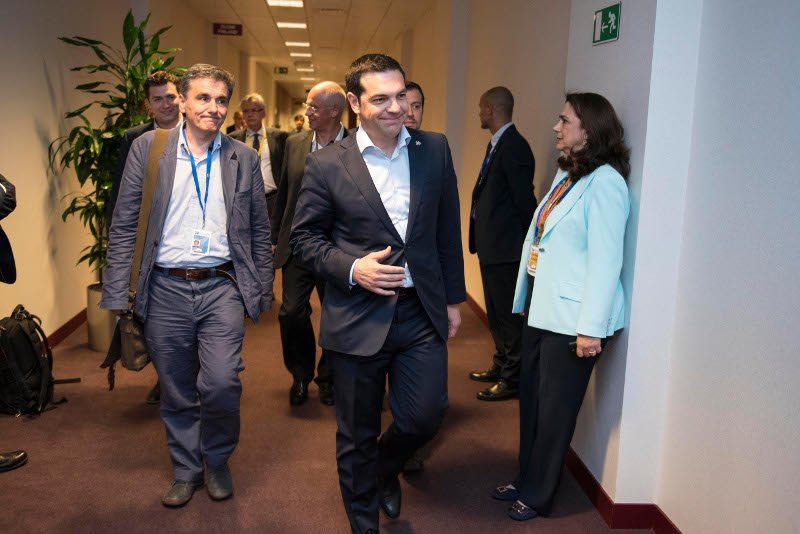 Παράταση αγωνίας: Τσίπρας, Μέρκελ, Ολάντ πετούν το μπαλάκι στους Θεσμούς | iefimerida.gr 1