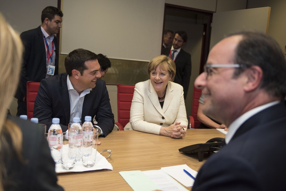 Παράταση αγωνίας: Τσίπρας, Μέρκελ, Ολάντ πετούν το μπαλάκι στους Θεσμούς | iefimerida.gr 4