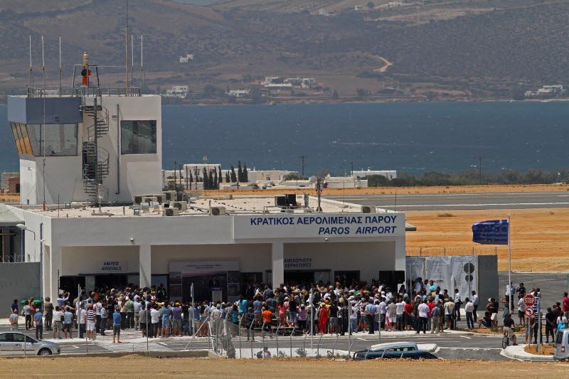 Τσίπρας από Πάρο: Το αεροδρόμιο δεν ανήκει σε καμία κυβέρνηση -Πόλεμος με ΝΔ | iefimerida.gr 2
