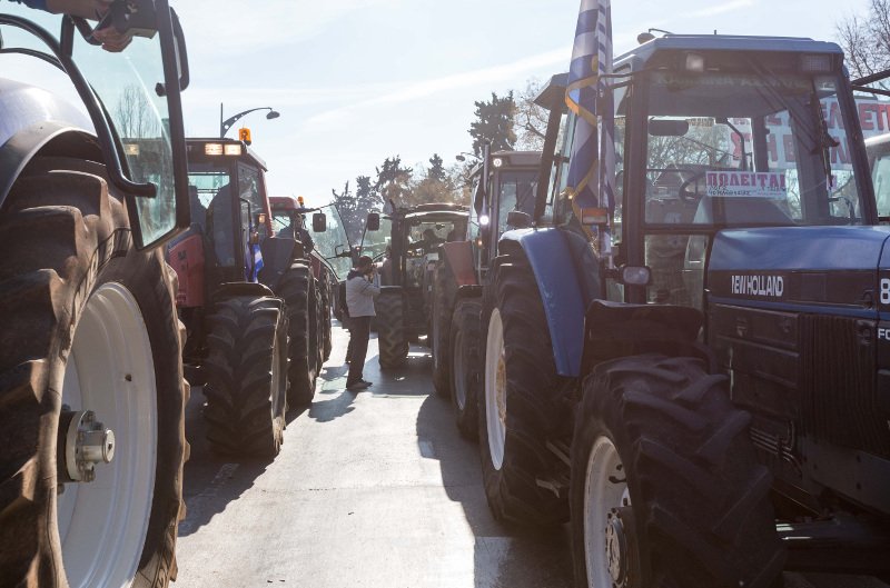 Δεν άφησαν τον υπουργό να πάει στην Agrotica -Xημικά εναντίον αγροτών στο Βελλίδειο | iefimerida.gr 10