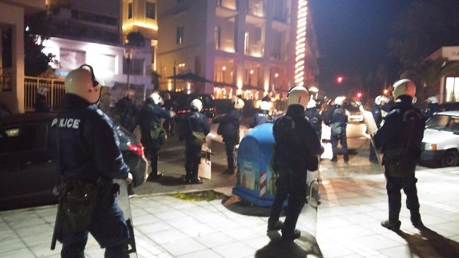 Επεισόδια και στο Αγρίνιο από αντιεξουσιαστές | iefimerida.gr 0