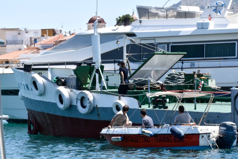 Δύο νεκροί στην Αίγινα: Συνελήφθη ο πλοίαρχος της υδροφόρας | iefimerida.gr 0