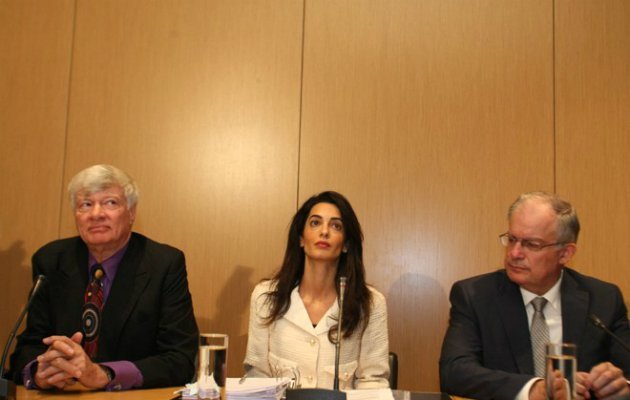 Aπογοήτευση: Μια συνέντευξη με ευχές αλλά χωρίς νέα για τα Γλυπτά –Η ερώτηση για τον Τζορτζ που έφερε σε αμηχανία την Αμάλ Κλούνεϊ | iefimerida.gr 0
