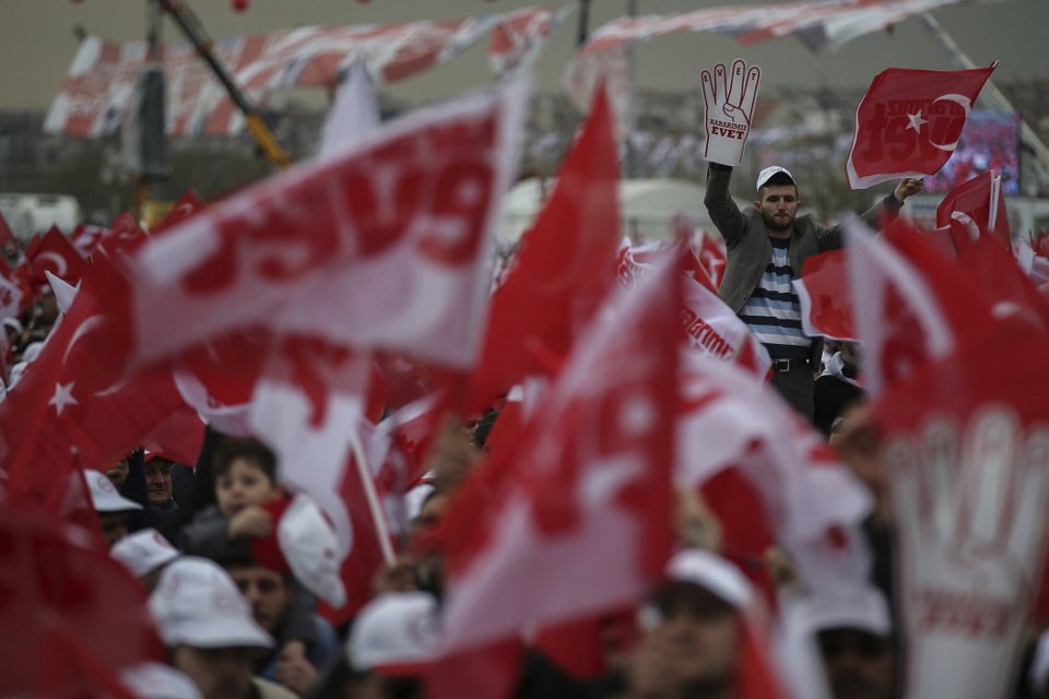 Κορυφώνεται η μάχη για το τουρκικό δημοψήφισμα | iefimerida.gr 0