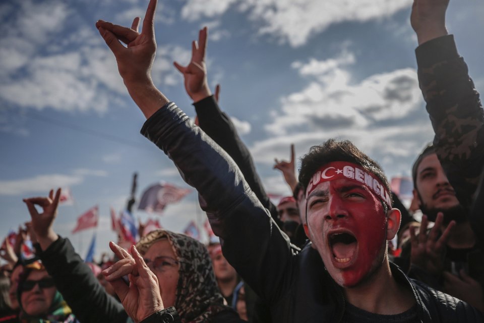 Με το «ναι» στο δημοψήφισμα ξεκινάει η πορεία του Ερντογάν προς την απόλυτη εξουσία | iefimerida.gr 2