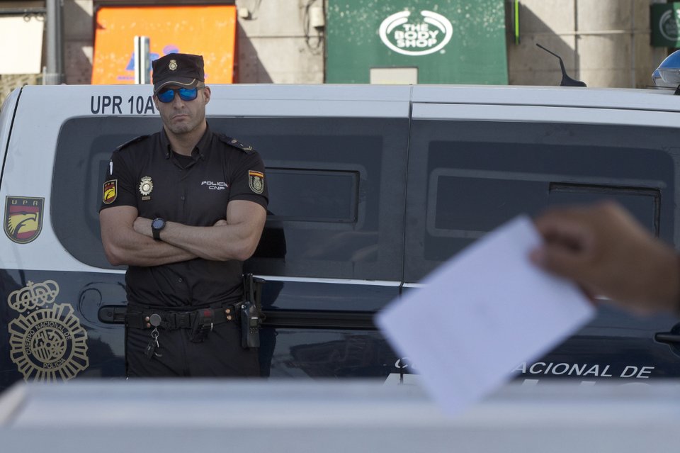 Καταλονία, ώρα μηδέν: Φόβοι για ξέσπασμα βίας στο δημοψήφισμα | iefimerida.gr 1