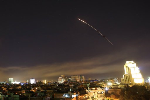 Οι πρώτες εικόνες από το σφυροκόπημα Τραμπ και Συμμάχων στη Δαμασκό | iefimerida.gr 0