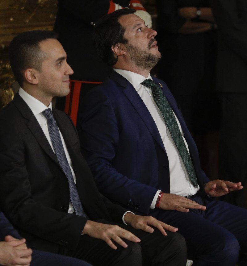 Ιταλία: Οι εικόνες από την ορκωμοσία της νέας κυβέρνησης -Χαμόγελα και αμηχανία | iefimerida.gr 5