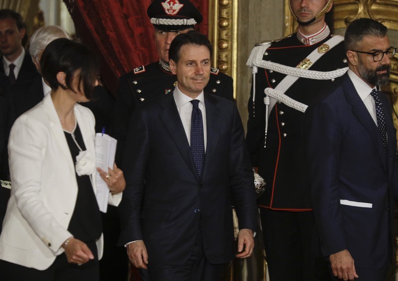 Ιταλία: Οι εικόνες από την ορκωμοσία της νέας κυβέρνησης -Χαμόγελα και αμηχανία | iefimerida.gr 1