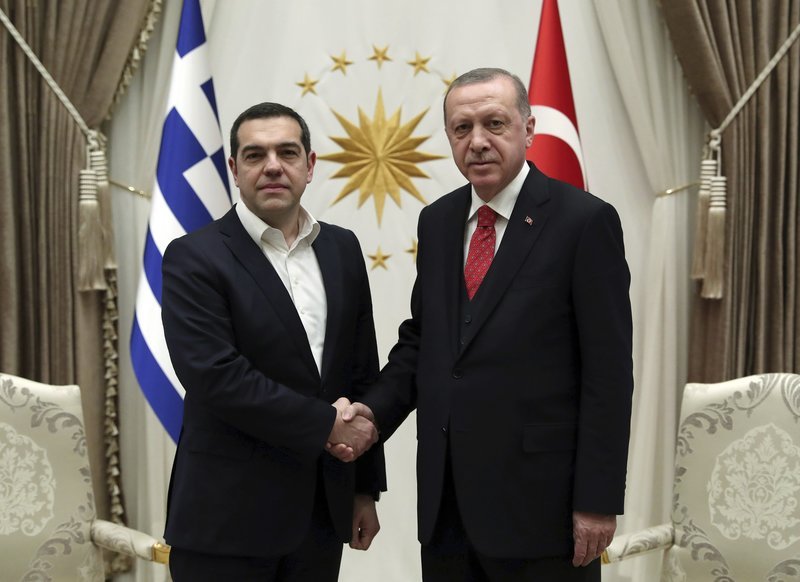 Η χειραψία Τσίπρα-Ερντογάν -Φωτογραφία: Presidential Press Service via AP, Pool