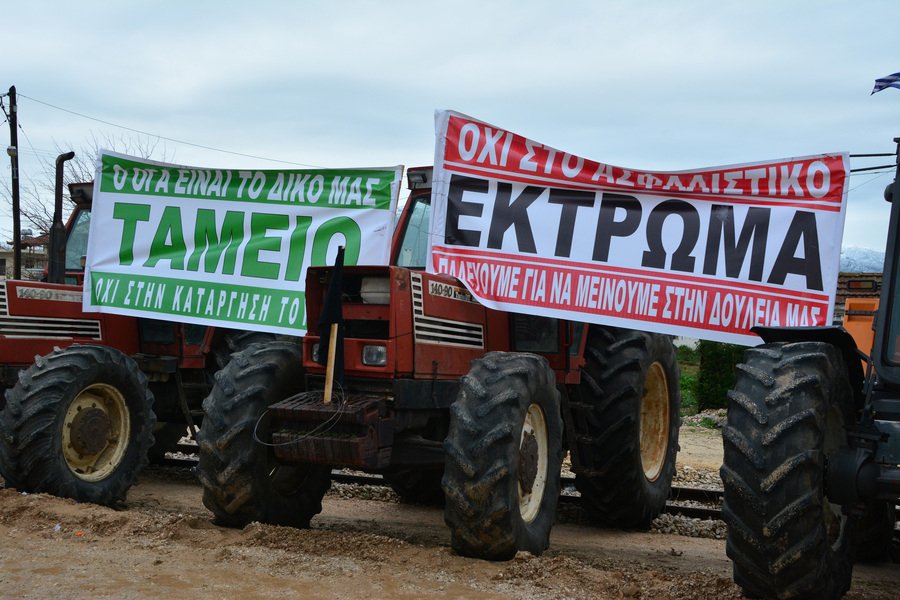 Εριξαν χημικά στους αγρότες -Μπλόκα και συγκεντρώσεις από τον Εβρο έως την Κρήτη | iefimerida.gr 13