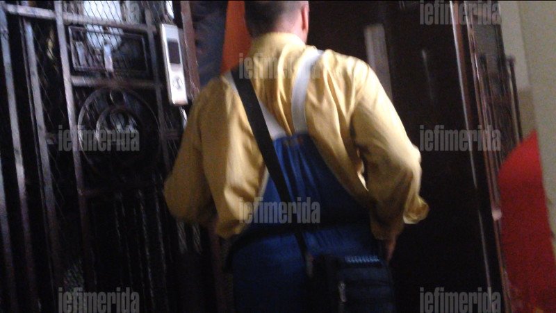 Firefighters rescue “Troika” official trapped in General Accounting Office elevator | iefimerida.gr 0