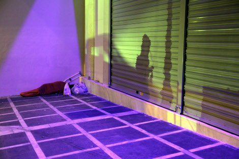 Θλίψη: Την ώρα που η Ακρόπολη υποδεχόταν το 2014 οι άστεγοι της Αθήνας προσπαθούσαν να βγάλουν ακόμη μια νύχτα | iefimerida.gr 0