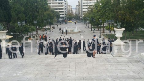 28η Οκτωβρίου: Παρέλαση με κάγκελα και θεατές αστυνομικούς και επισήμους | iefimerida.gr 0