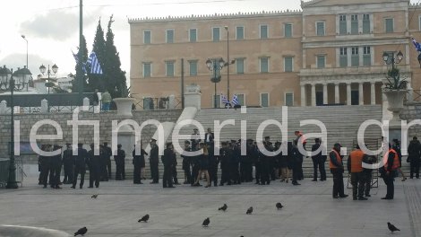 28η Οκτωβρίου: Παρέλαση με κάγκελα και θεατές αστυνομικούς και επισήμους | iefimerida.gr 1