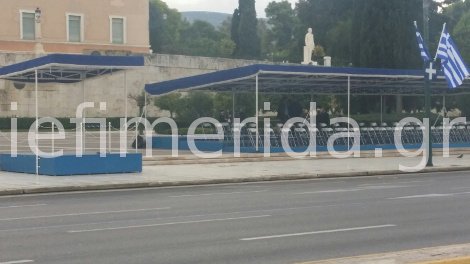 28η Οκτωβρίου: Παρέλαση με κάγκελα και θεατές αστυνομικούς και επισήμους | iefimerida.gr 10