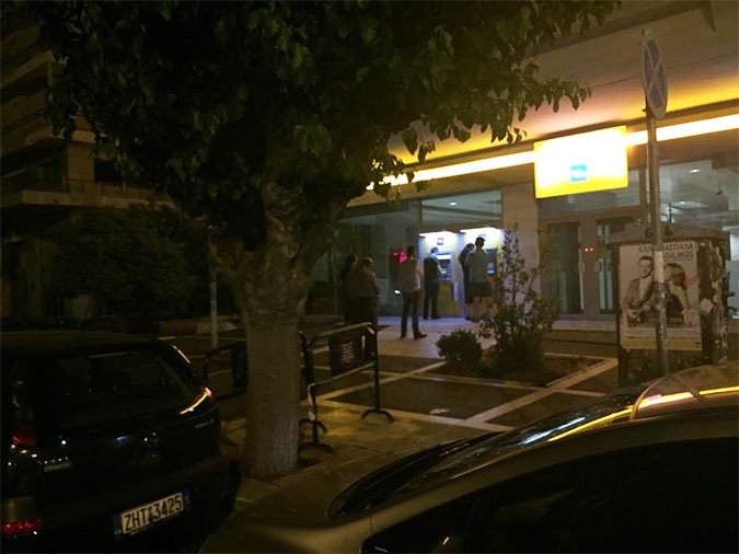 Έσπειραν πανικό - Ο κόσμος τρέχει στα ΑΤΜ! | iefimerida.gr 2