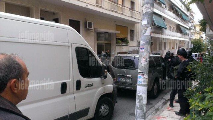 Συνελήφθη ο Αλβανός πιστολέρο με το καλάσνικοφ | iefimerida.gr 1