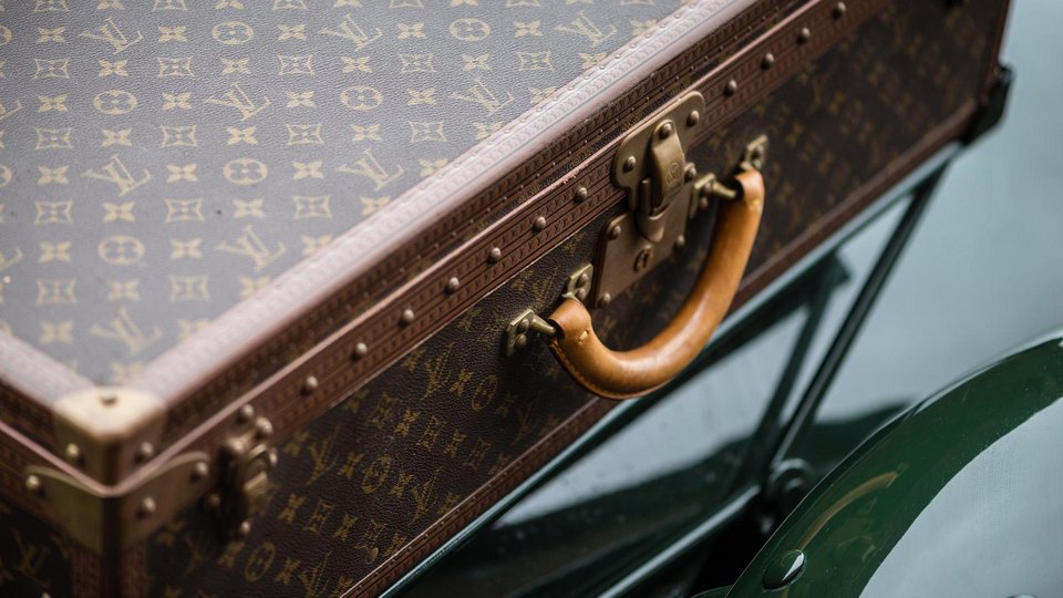 Αγοράστε δυο vintage βαλίτσες Louis Vuitton και πάρτε δώρο μια... Bentley! | iefimerida.gr 4
