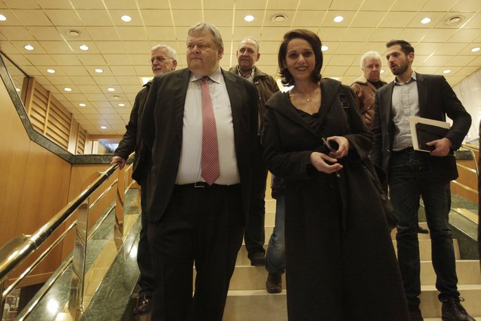 Bενιζέλος για Παπανδρέου: Επωμίστηκα τη φθορά όταν κάποιοι άλλοι έφευγαν σαν ποντίκια από το καράβι | iefimerida.gr 3