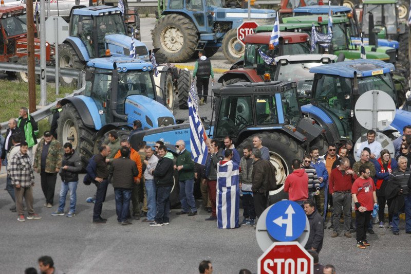 Μπράλος, Τέμπη, Ισθμός κλειστά -Αγριεύουν οι αγρότες | iefimerida.gr 2