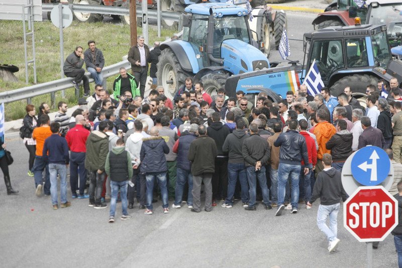 Μπράλος, Τέμπη, Ισθμός κλειστά -Αγριεύουν οι αγρότες | iefimerida.gr 1