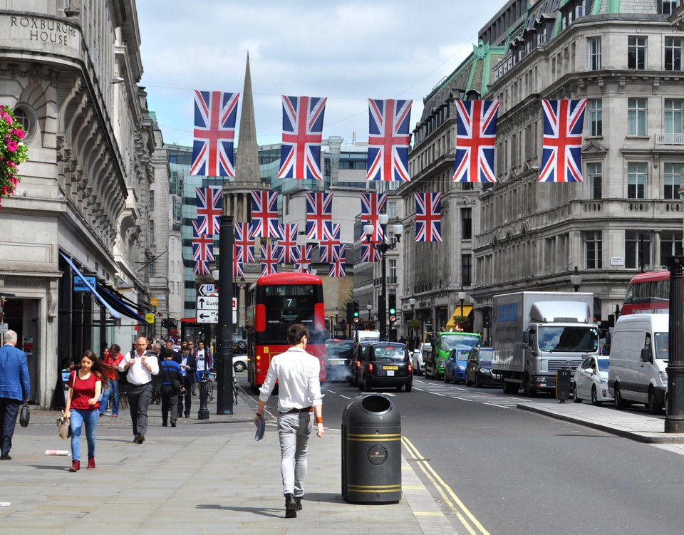 Δύο μήνες μετά το Brexit –Ολα καλά, παρά τις προβλέψεις | iefimerida.gr 1