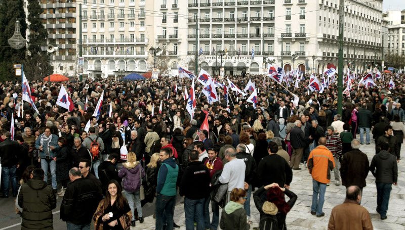 Kουκουλοφόροι προσπάθησαν να διαλύσουν τη διαδήλωση στην Αθήνα | iefimerida.gr 13