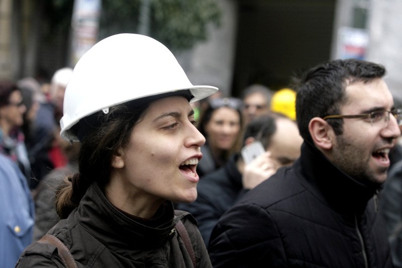 Kουκουλοφόροι προσπάθησαν να διαλύσουν τη διαδήλωση στην Αθήνα | iefimerida.gr 15