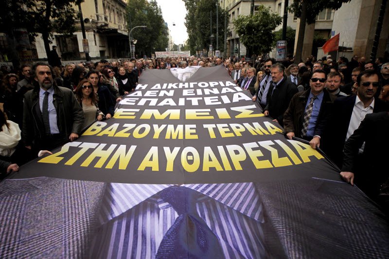 Kουκουλοφόροι προσπάθησαν να διαλύσουν τη διαδήλωση στην Αθήνα | iefimerida.gr 17