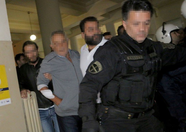 Ενταση στο δικαστήριο Ηρακλείου: Προσπάθησαν να προπηλακίσουν κατηγορούμενο για ανθρωποκτονία | iefimerida.gr 1