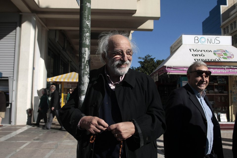 Δικηγόροι, γιατροί, μηχανικοί στους δρόμους της Αθήνας -«Κάτσε καλά Κατρούγκαλε» | iefimerida.gr 0