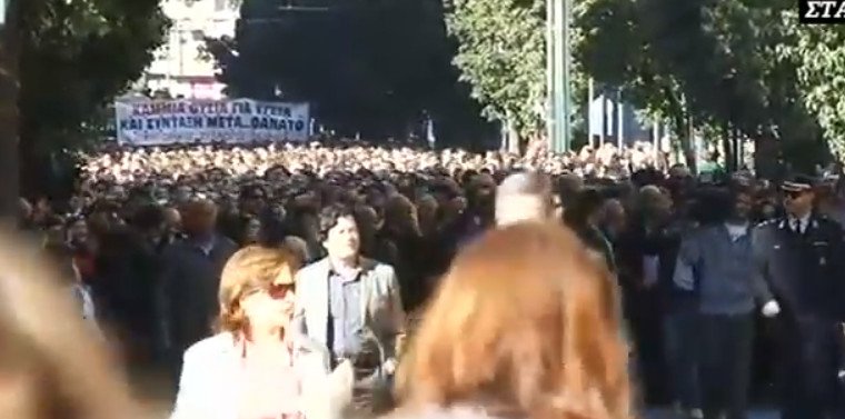 Δικηγόροι, γιατροί, μηχανικοί στους δρόμους της Αθήνας -«Κάτσε καλά Κατρούγκαλε» | iefimerida.gr 11