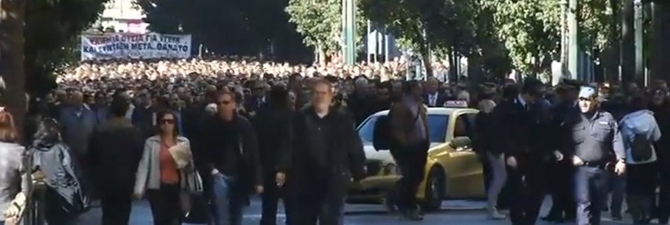 Δικηγόροι, γιατροί, μηχανικοί στους δρόμους της Αθήνας -«Κάτσε καλά Κατρούγκαλε» | iefimerida.gr 9