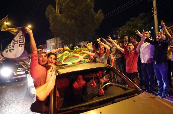 Εκλογές στην Τουρκία: Η πανωλεθρία του Ερντογάν και ο θρίαμβος των Κούρδων | iefimerida.gr 4